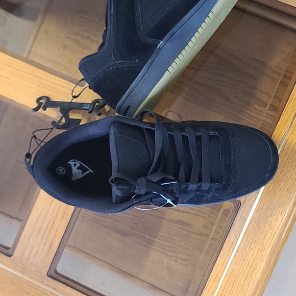 Mens shoes - Picture 2 of 4